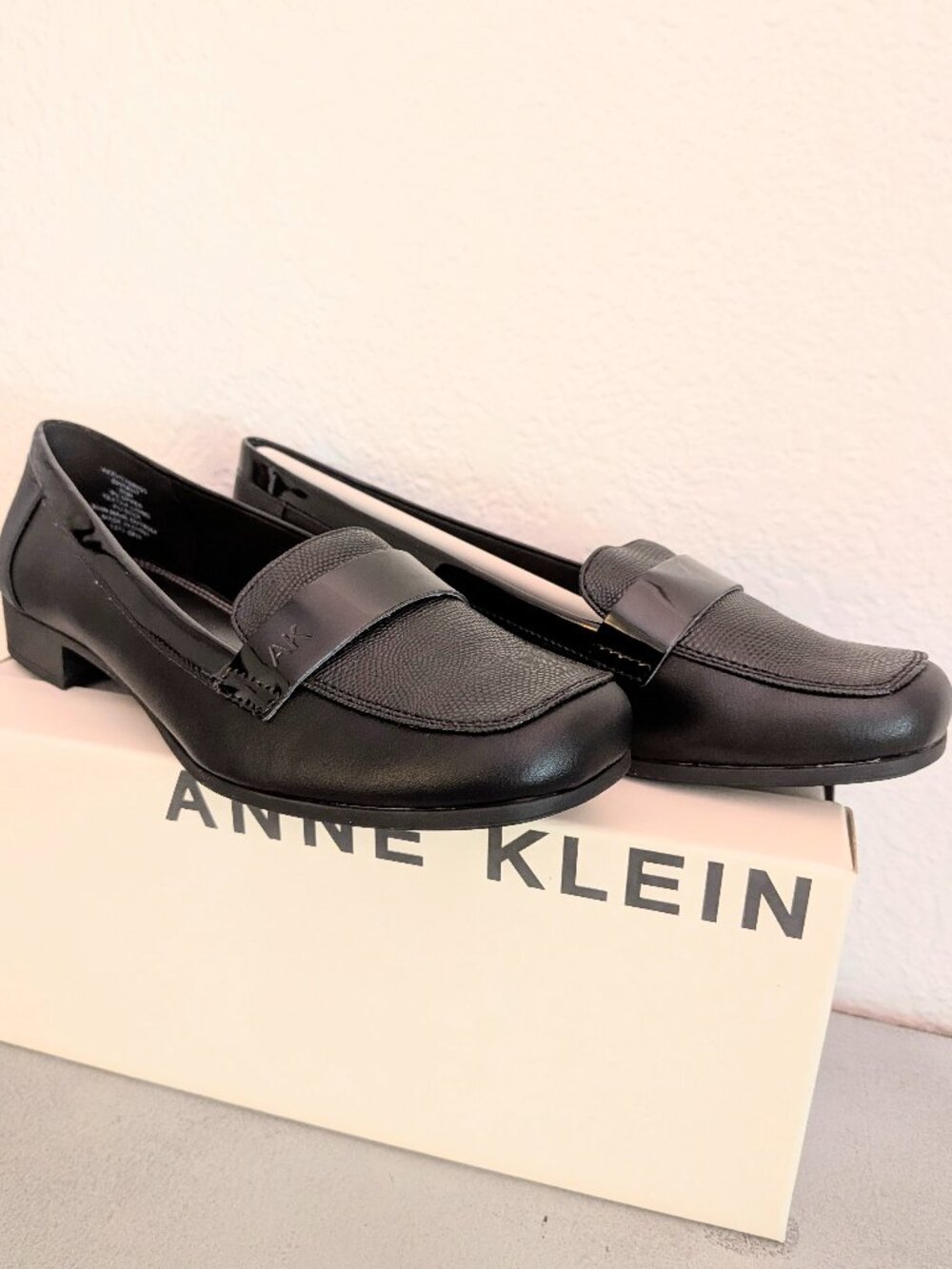 Anne Klein VITTORIO Loafer Womens Black Leather w/Patent Trim and Embossed